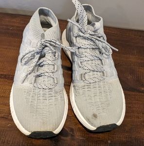 Women's size 8 under armor gym shoes